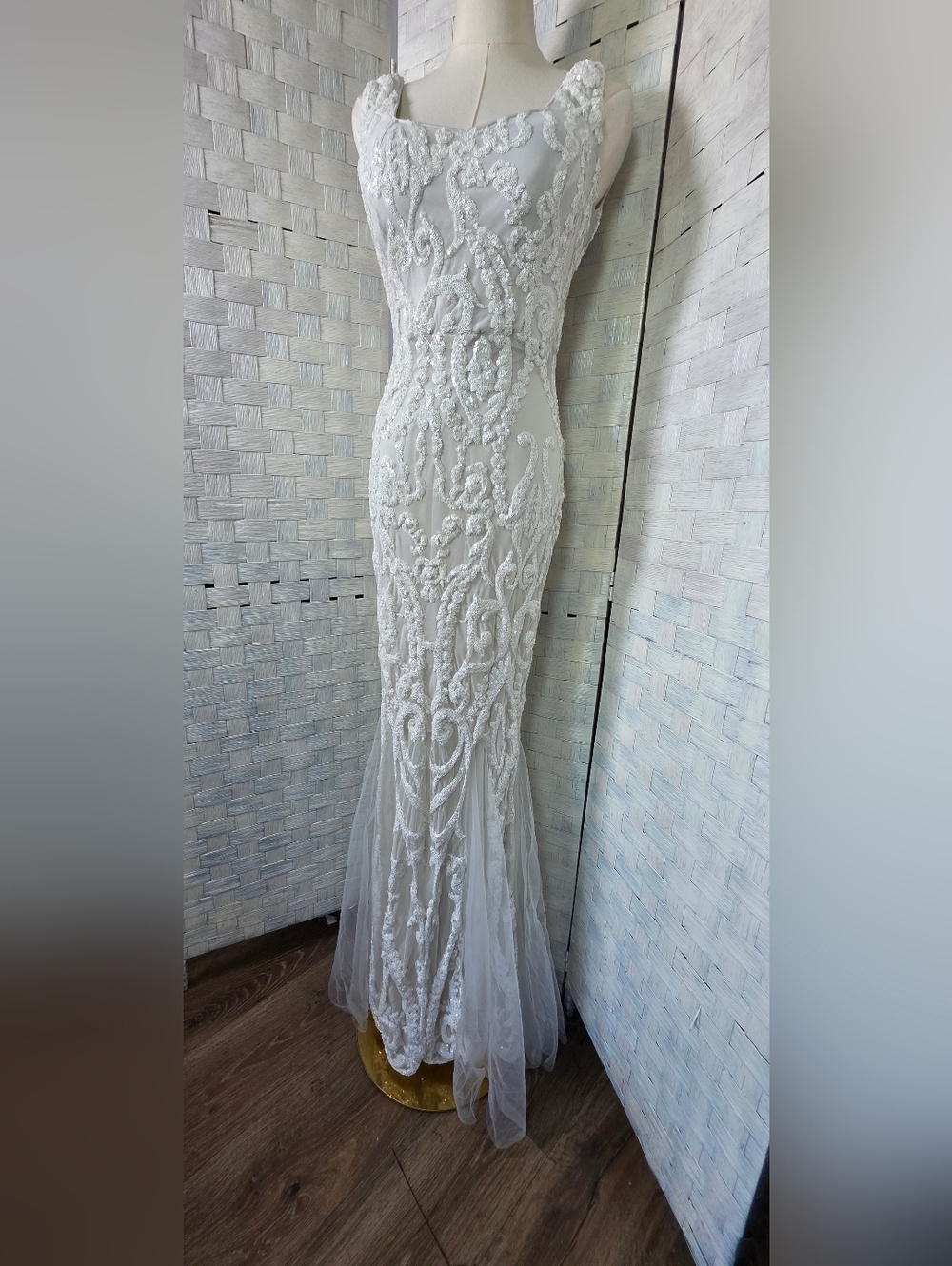 Elegant White Beaded Sleeveless Evening Gown - Picture 6 of 9